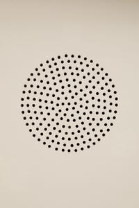 Takis (Panayotis Vassilakis)  
Musical Hannover 6, 1973 (Detail)  
Holztafel, Saite, elektronischer Verstärker, Lautsprecher, Farbe  
205 × 83,5 × 15,5 cm  
Kunstmuseen Krefeld  
© Takis  
Foto: Kunstmuseen Krefeld / Dirk Rose