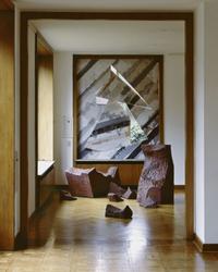 Claes Oldenburg  
The Haunted House, 1987  
Objekte aus der Installation im Museum Haus Esters  
Schenkung des Künstlers 1990  
FK 24, 25, 26 a – f, 28  
© der Künstler  
Foto: Kunstmuseen Krefeld / Volker Döhne